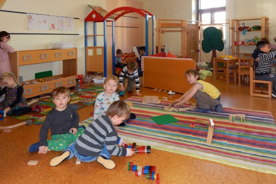 Kinder spielen in der Hoppetosse